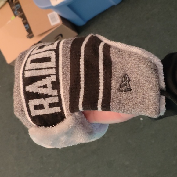 New Era Las Vegas Raiders Winter hat - Picture 3 of 4